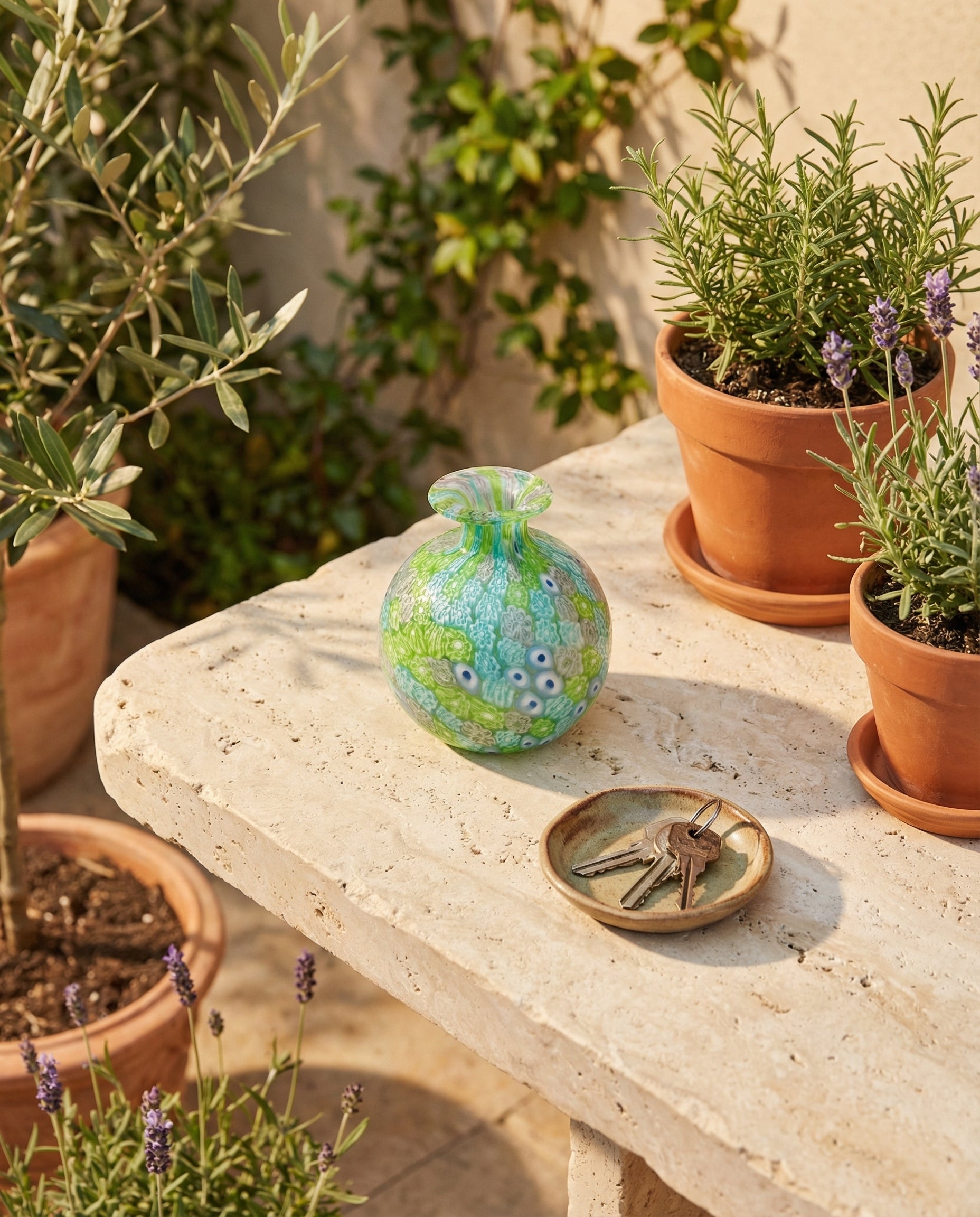 Laguna Fiorita – Vaso sferico in vetro di Murano con murrine floreali verdi