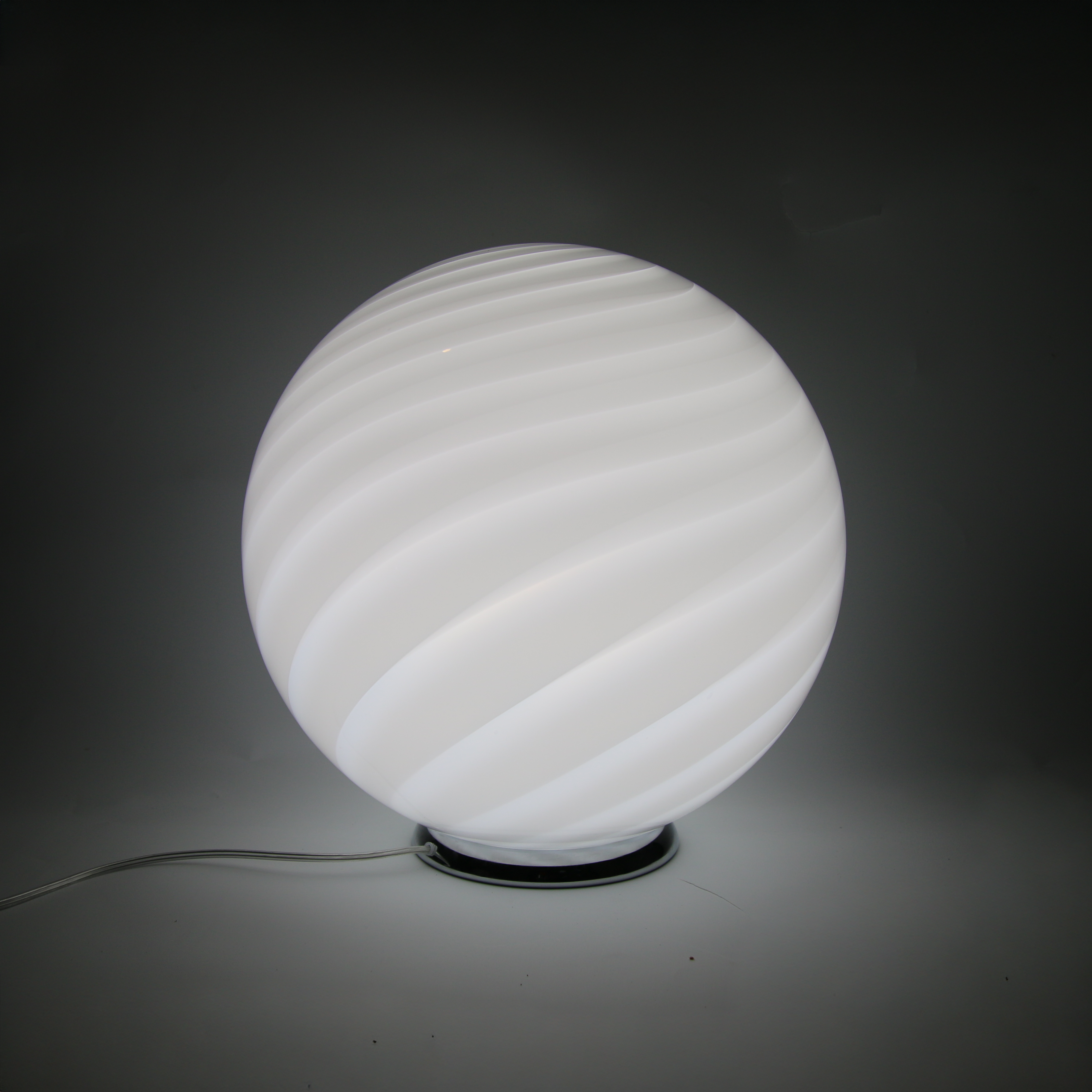 Candy Murano glass sphere table lamp white swirl D40