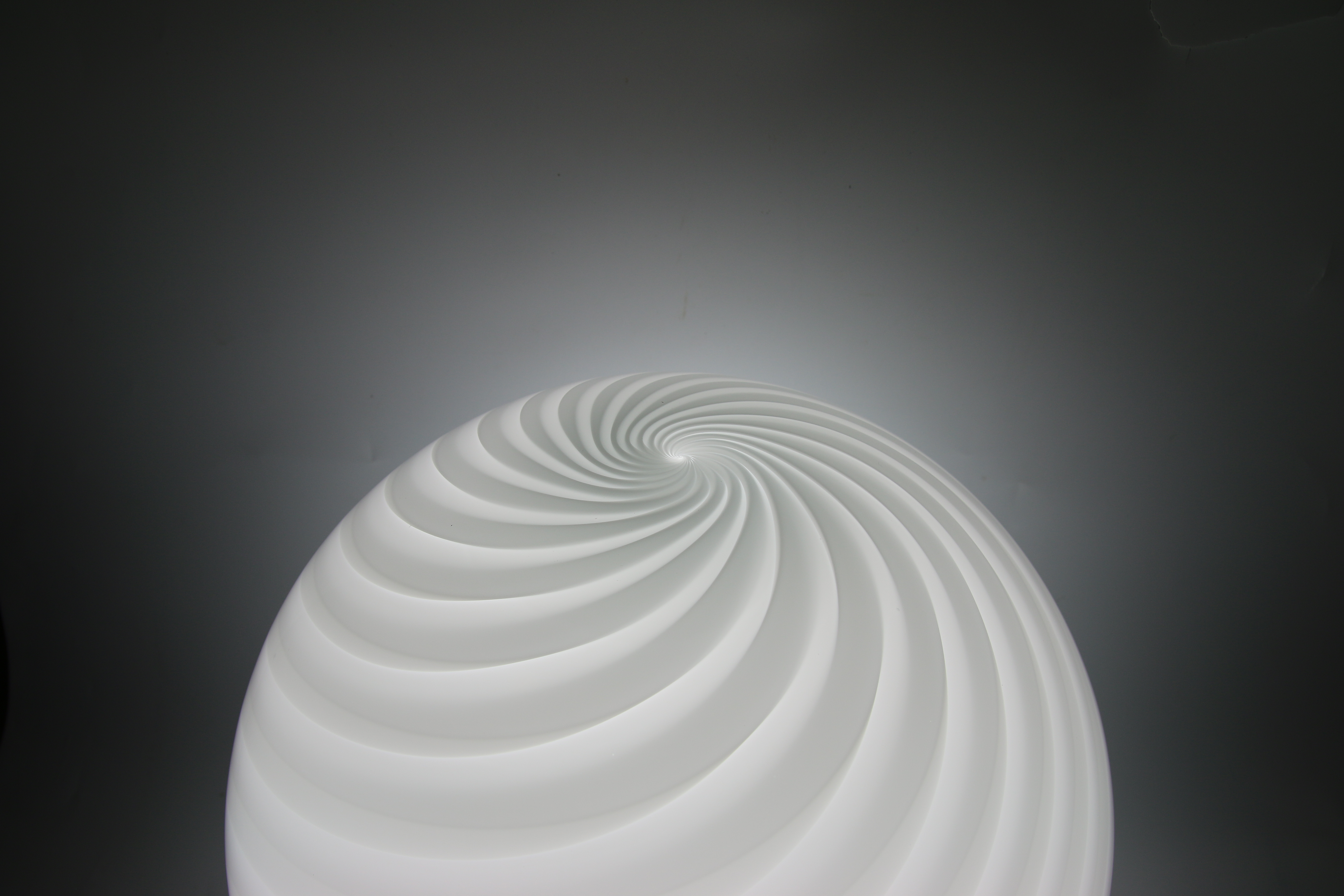 Candy Murano glass sphere table lamp white swirl D40