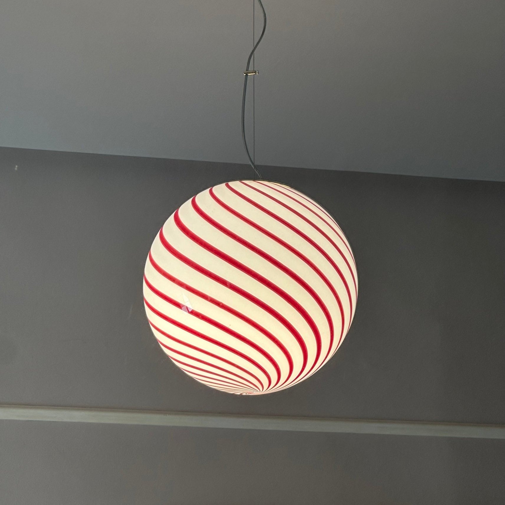 Candy Murano glass sphere pendant lamp Wild Cherry white swirl D40