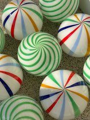 Lampada da tavolo Candy a sfera in vetro di Murano verde menta a spirale D30