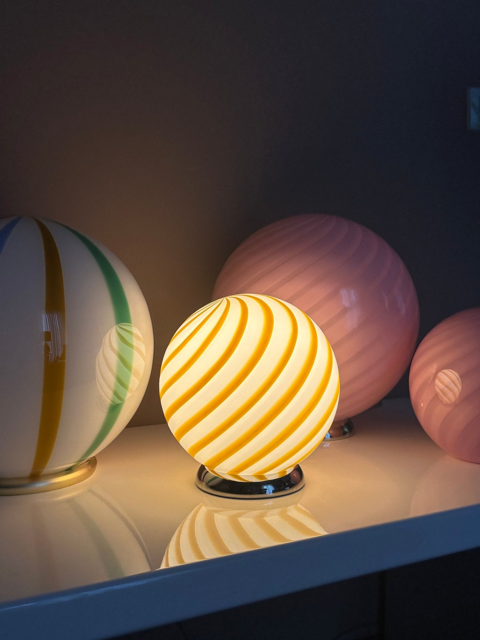 Candy Murano glass sphere table lamp white and yellow swirl D20