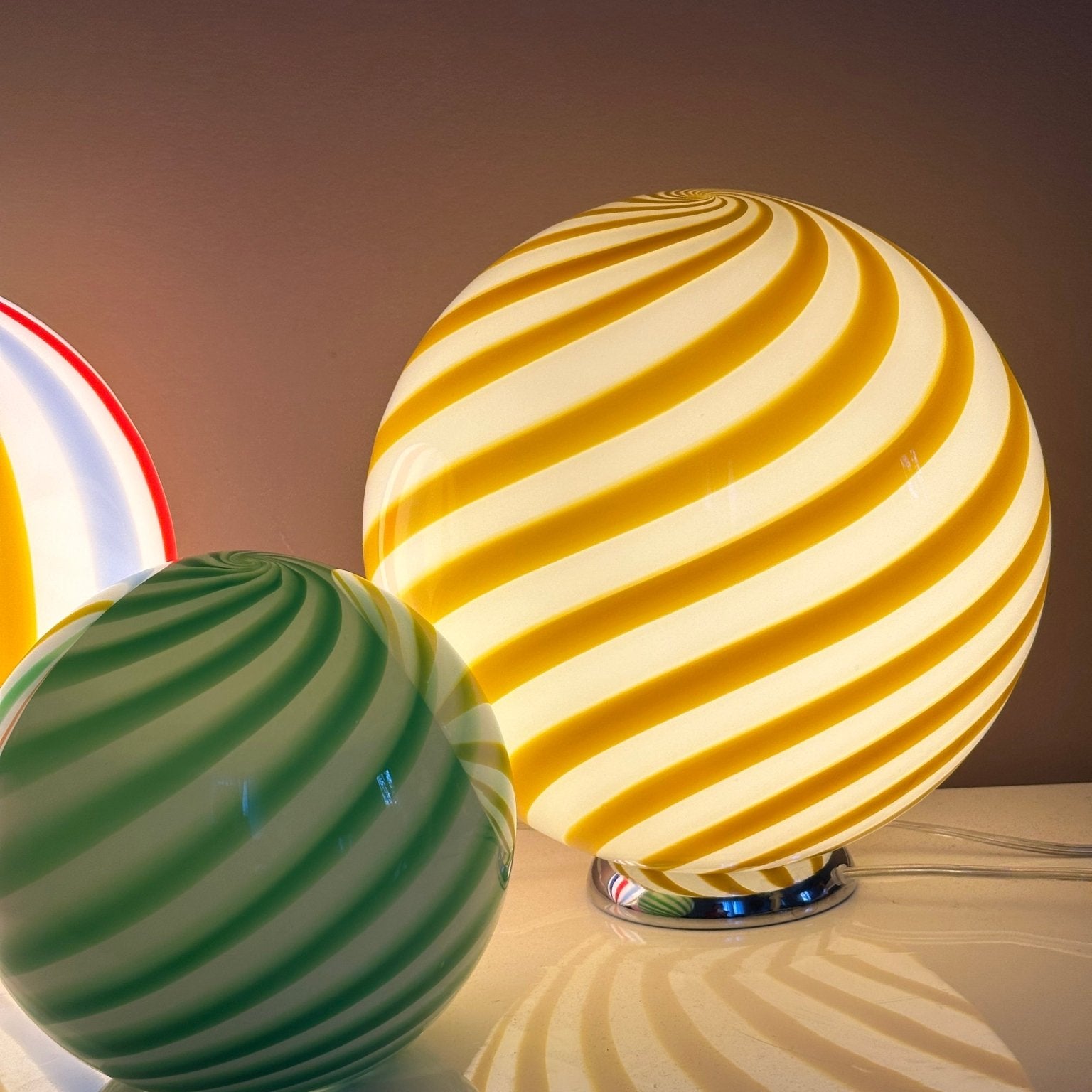 Candy Murano glass sphere table lamp white and yellow swirl D30