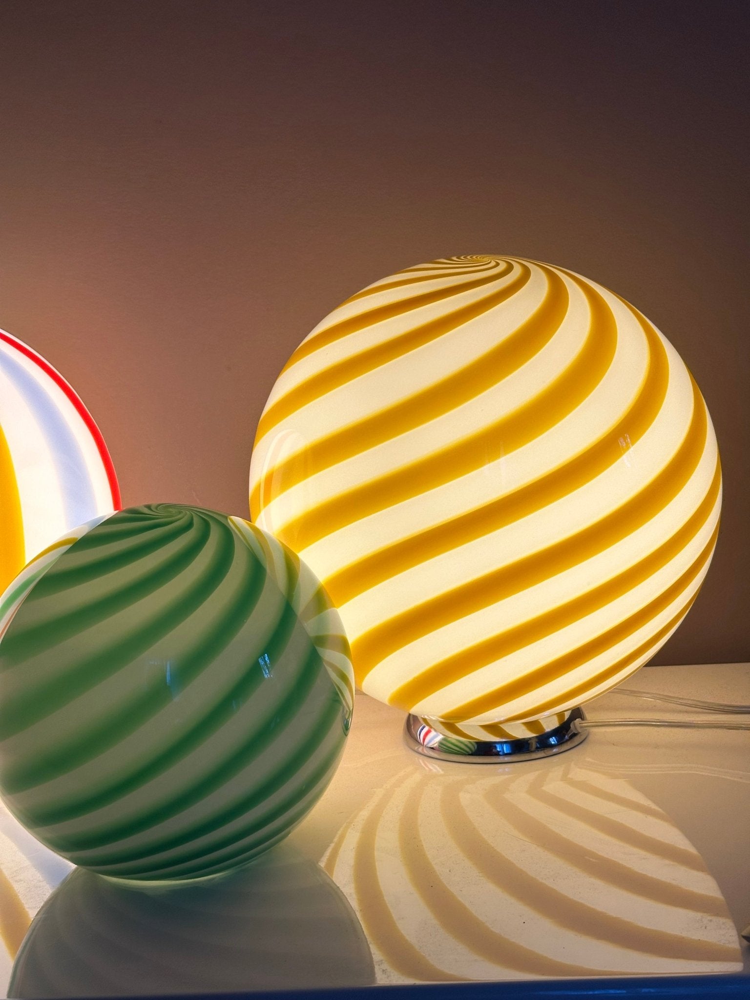 Candy Murano glass sphere table lamp white and yellow swirl D30