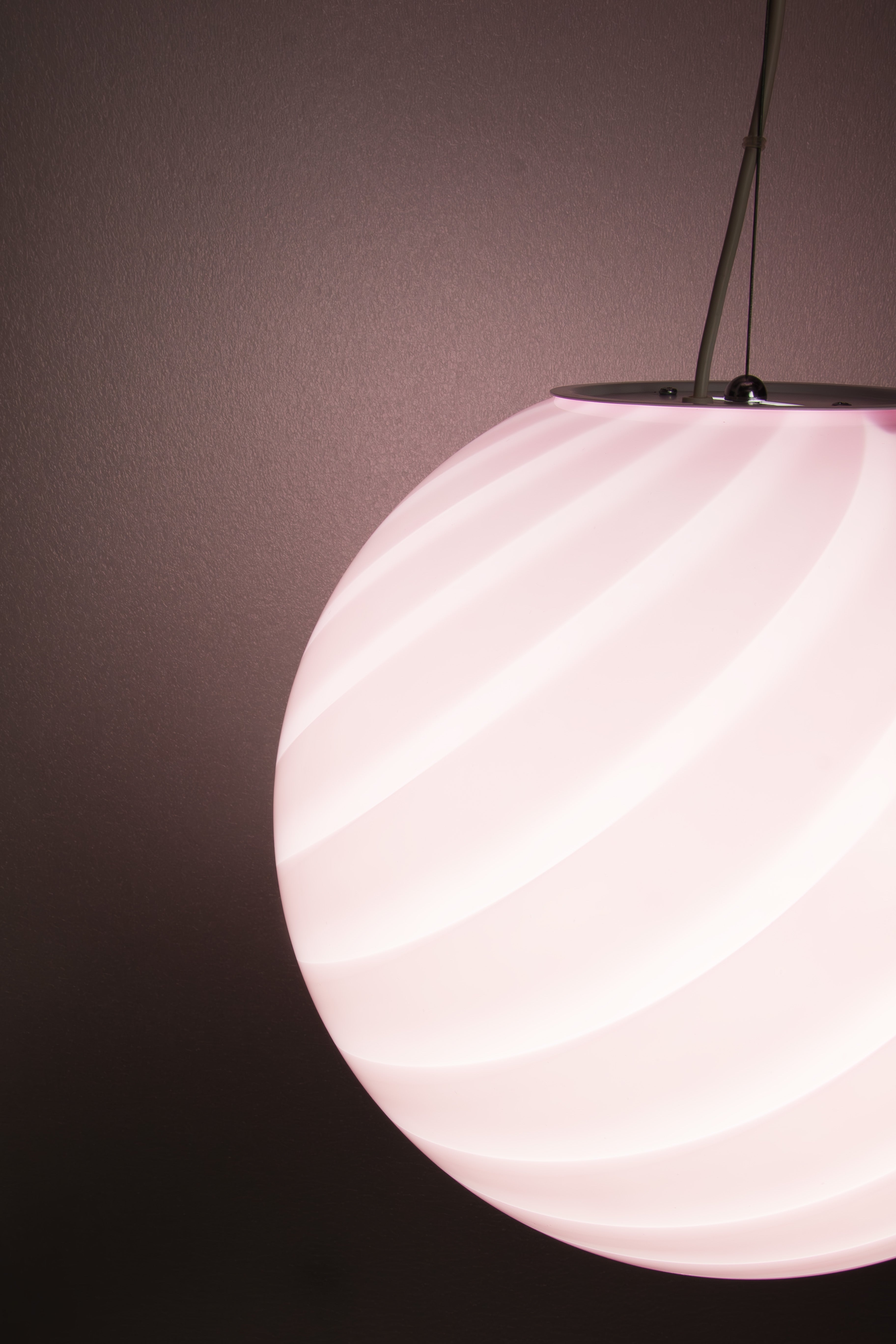 Lampada a sospensione Candy a sfera in vetro di Murano Candy rosa a spirale D40