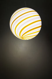 Lampada a sospensione Candy a sfera in vetro di Murano "Love & Senape" spirale rosa e gialla D40