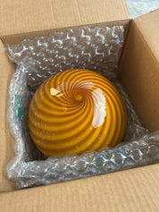 Lampada a sospensione Candy a sfera in vetro di Murano giallo miele a spirale D40