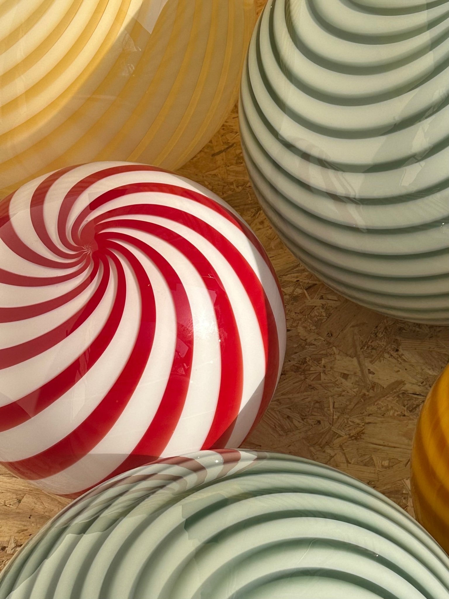 Candy Murano glass sphere table lamp wild cherry red swirl D30