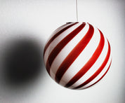 Lampada a sospensione Candy a sfera in vetro di Murano, rosso ciliegia a spirale D30