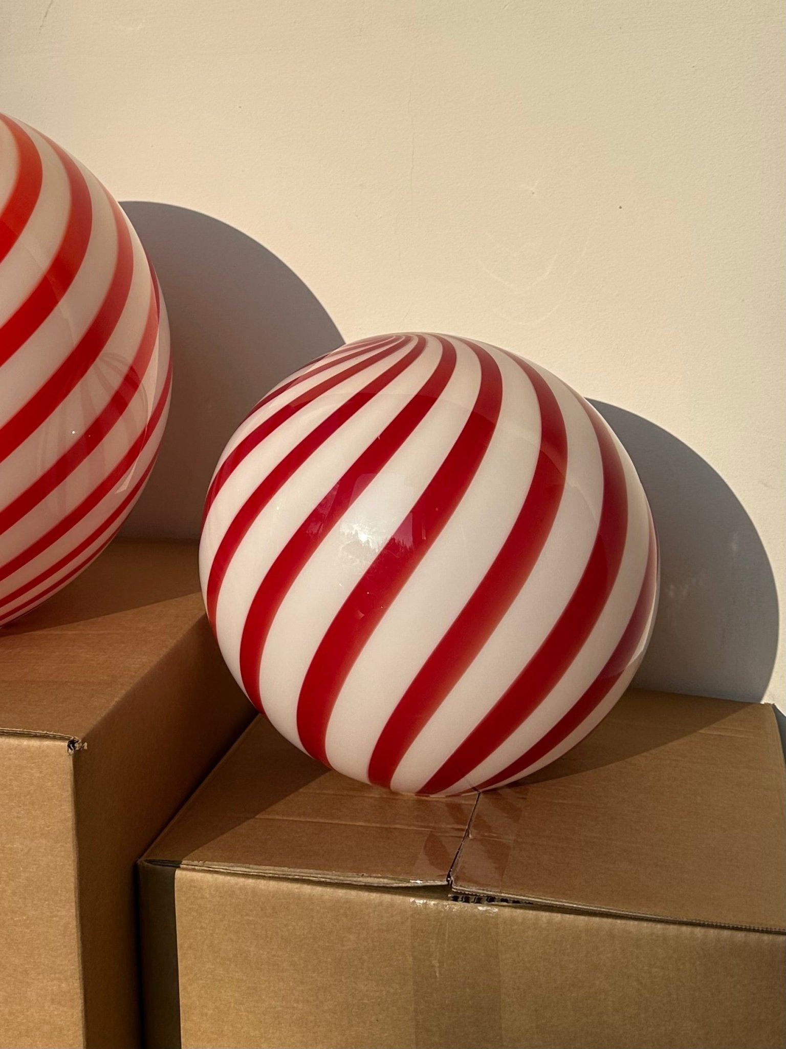 Candy Murano glass sphere table lamp wild cherry red swirl D30