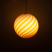 Lampada a sospensione Candy a sfera in vetro di Murano giallo miele a spirale D30