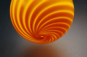 Lampada a sospensione Candy a sfera in vetro di Murano giallo miele a spirale D30