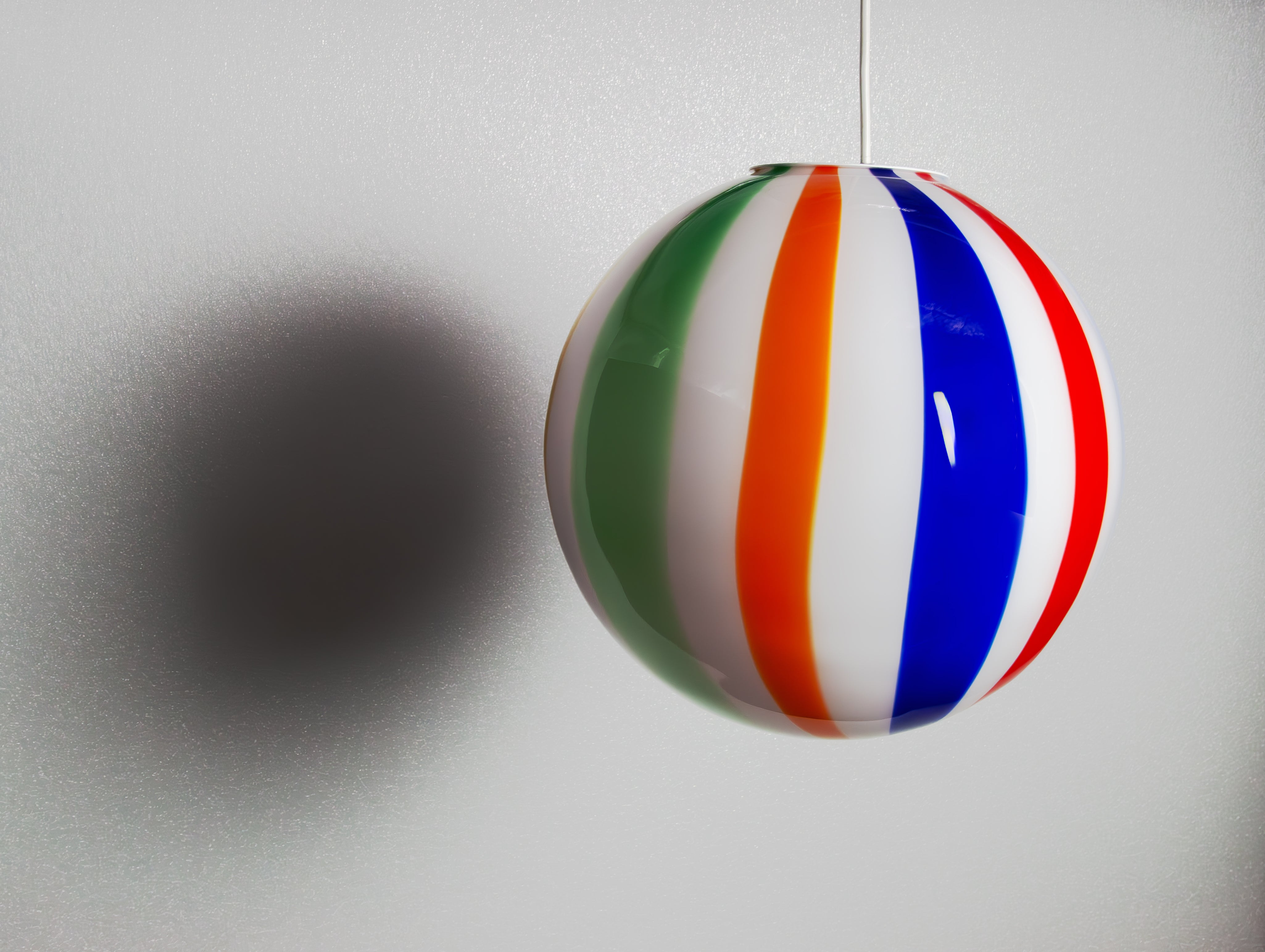 Lampada a sospensione Candy a sfera in vetro di Murano arlecchino dritto D30