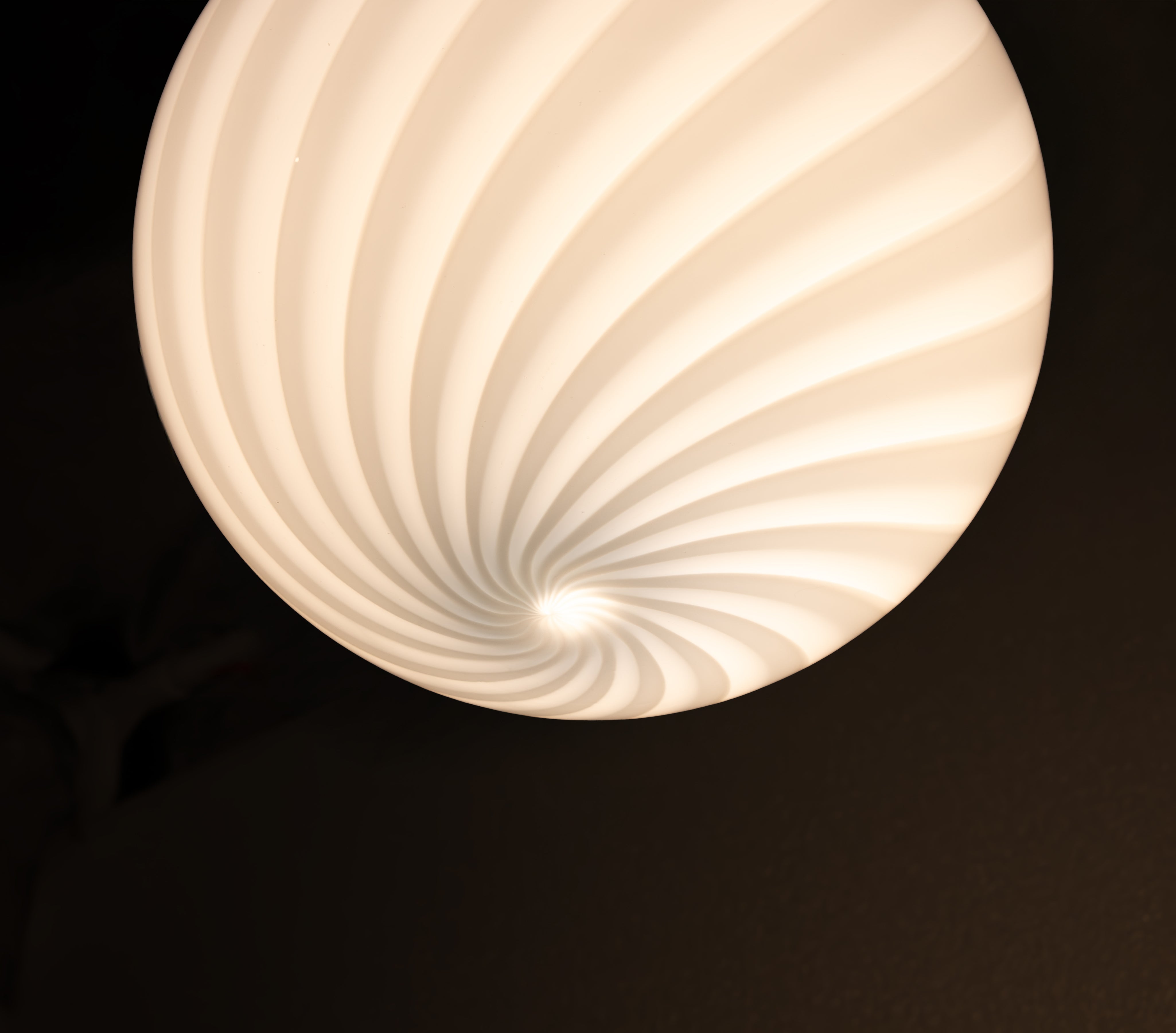 Lampada a sospensione Candy a sfera in vetro di Murano azzurro chiaro vortice D20