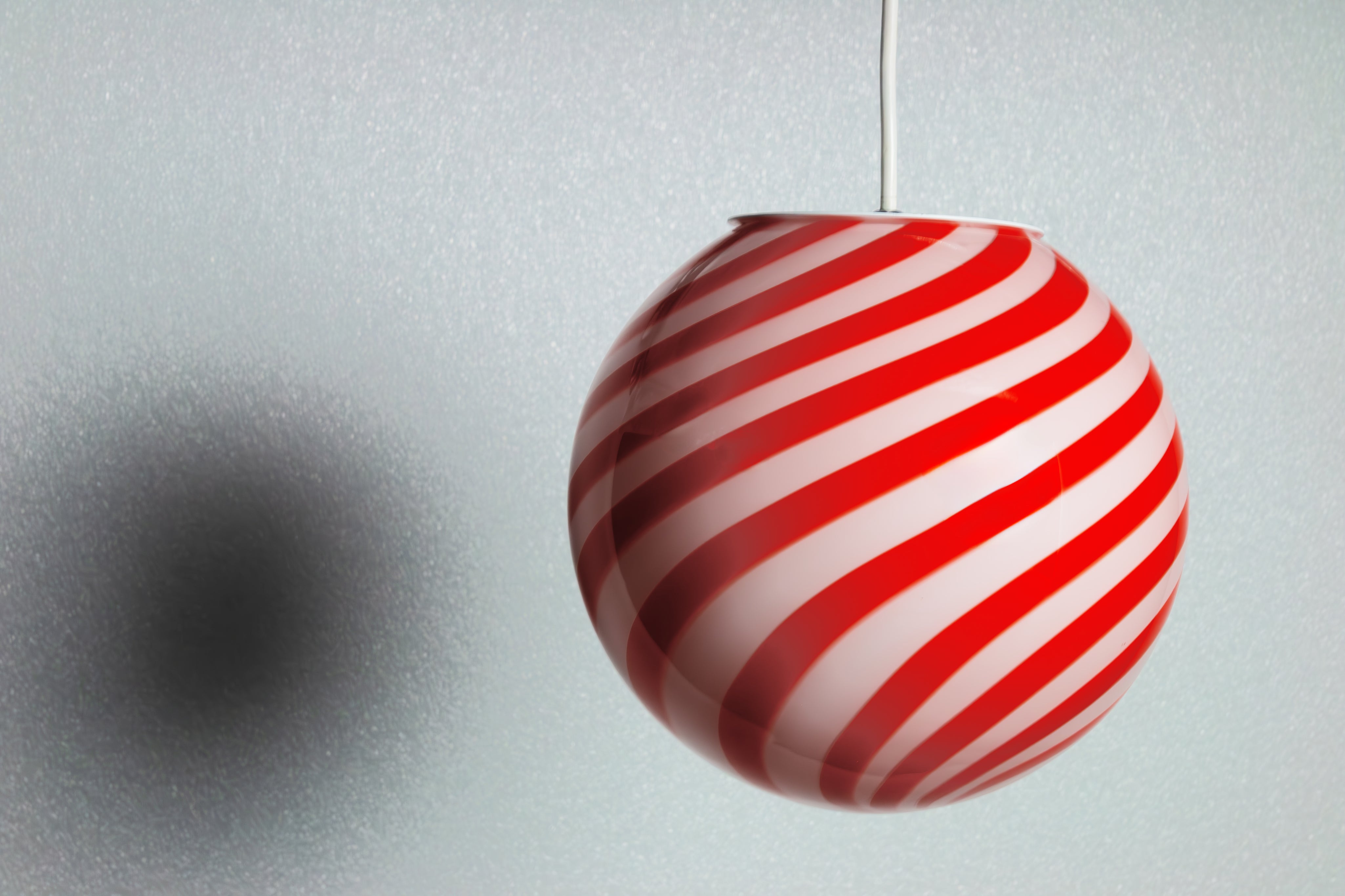 Candy Murano glass sphere pendant lamp red and white swirl D20