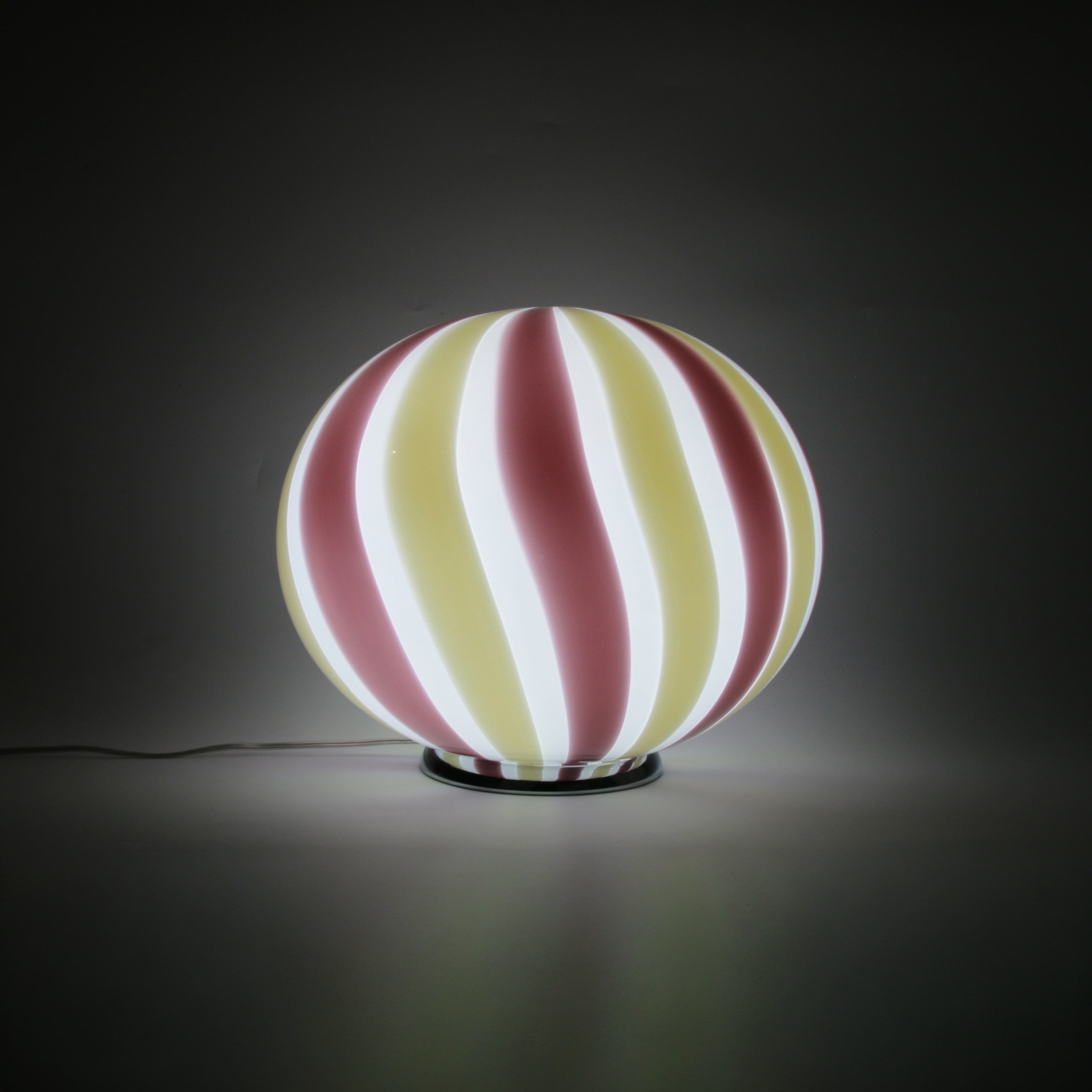 Lampada da tavolo ovale Candy in vetro di Murano lavanda D40