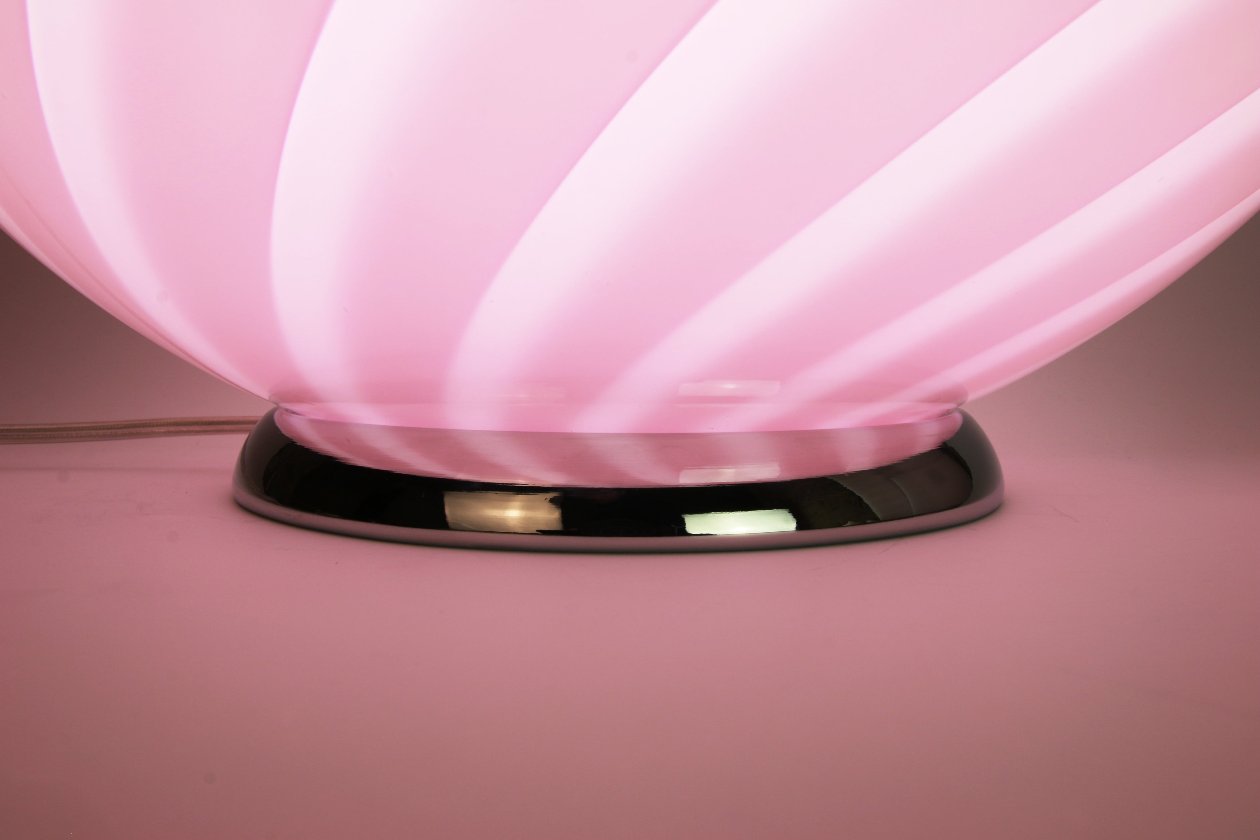 Lampada da tavolo Candy a sfera in vetro di Murano rosa a spirale D40