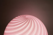 Lampada da tavolo Candy a sfera in vetro di Murano rosa a spirale D40