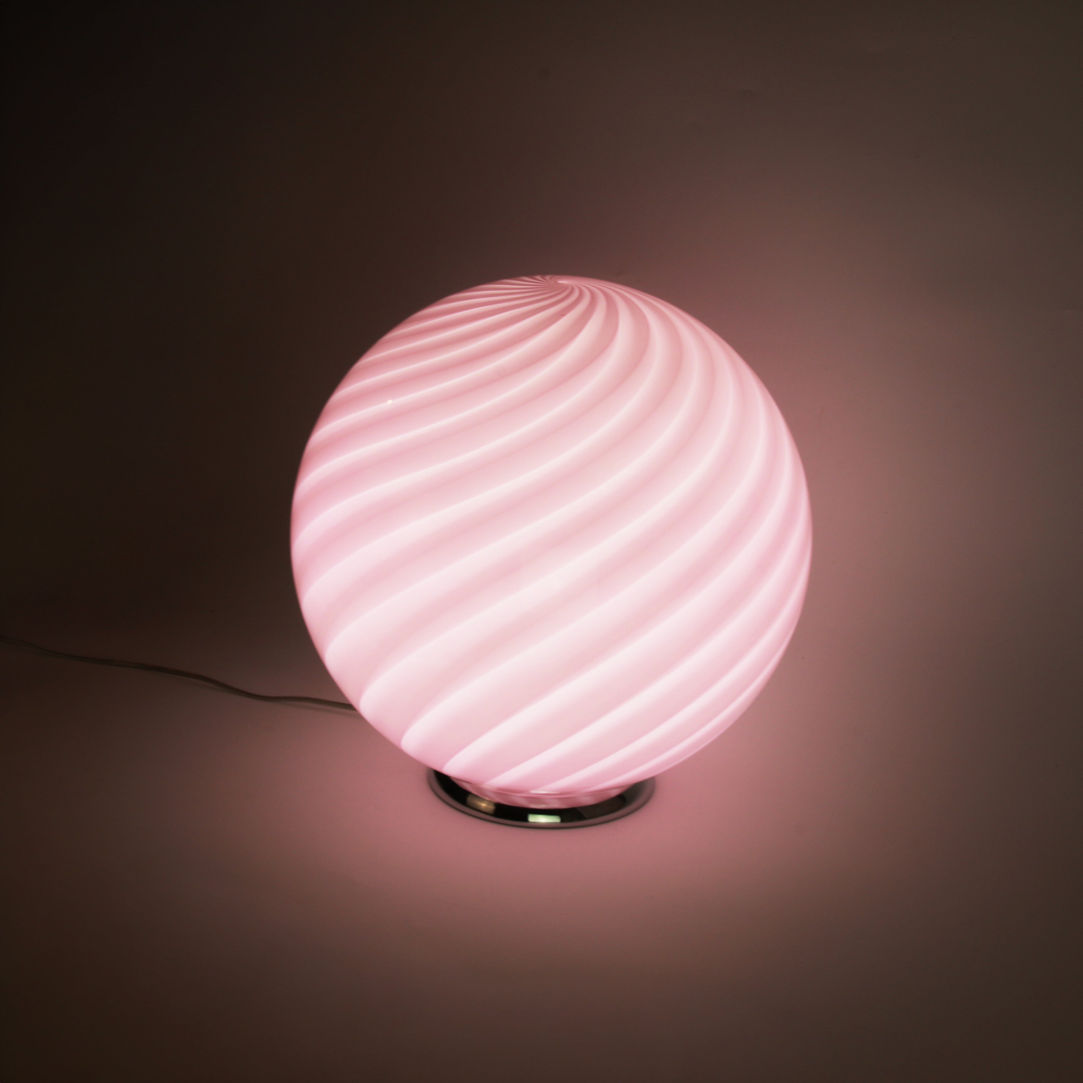 Lampada da tavolo Candy a sfera in vetro di Murano rosa a spirale D40