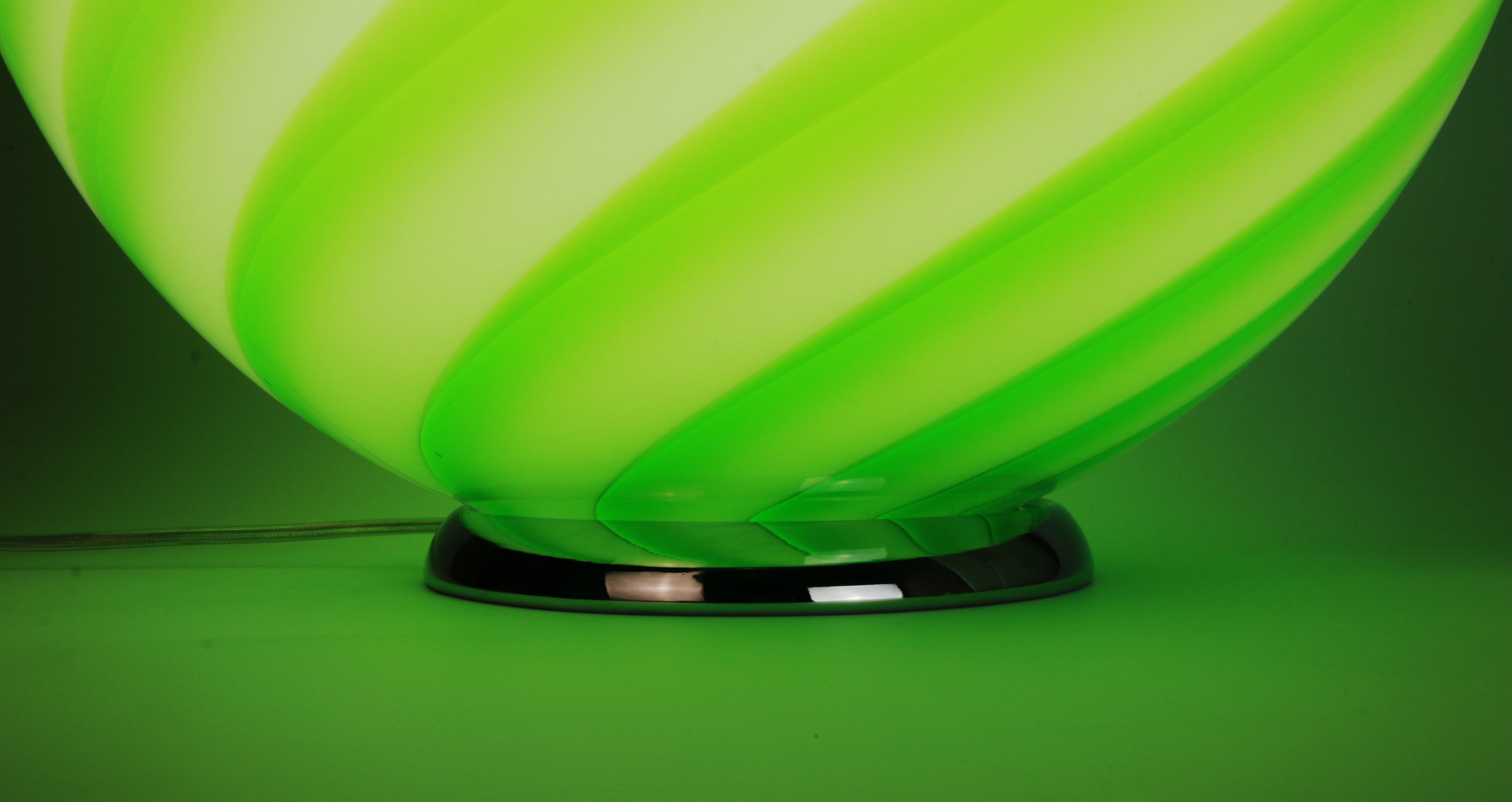 Candy Murano glass sphere table lamp green lime swirl D40