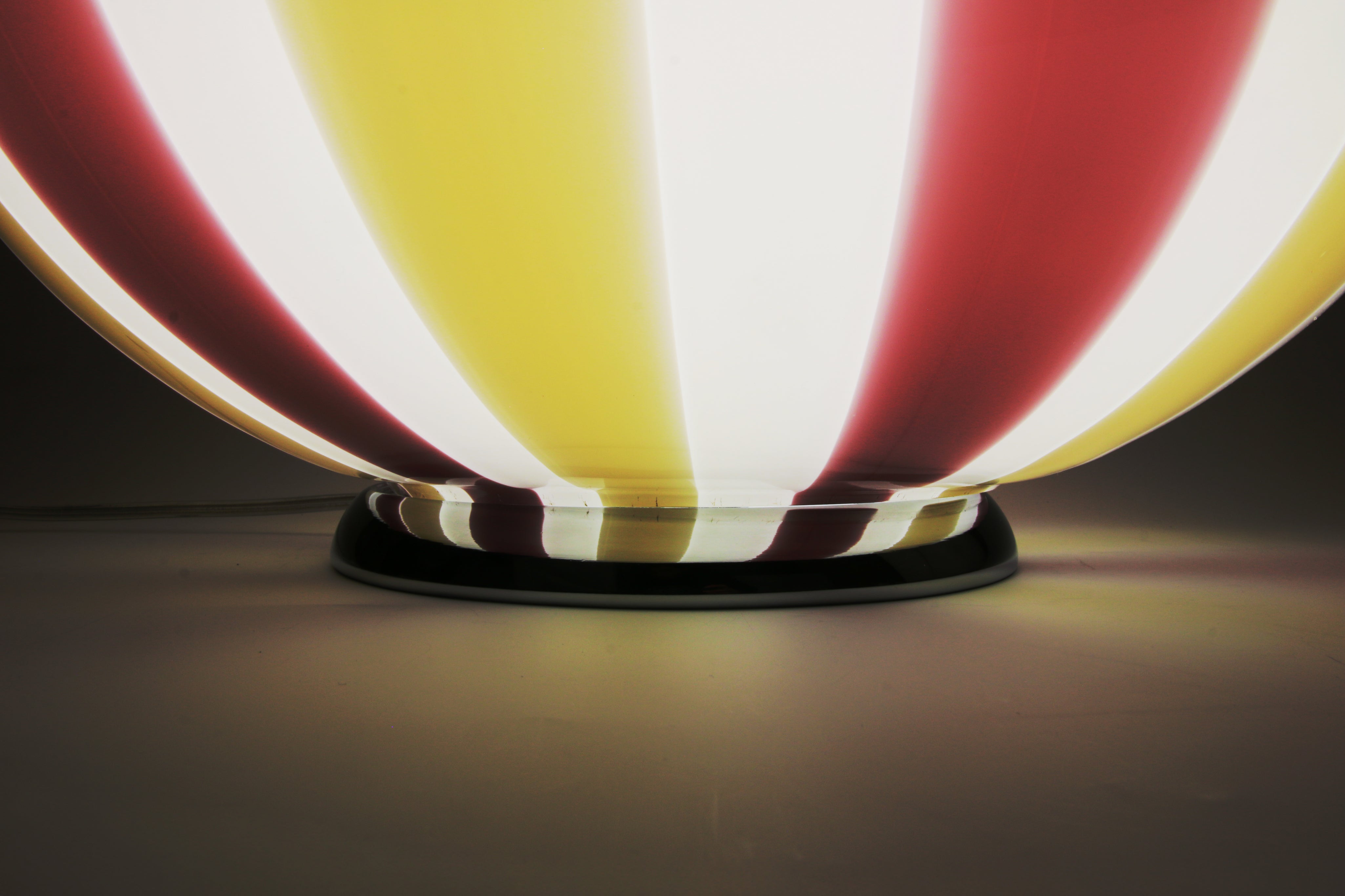 Lampada da tavolo ovale Candy in vetro di Murano lavanda D40