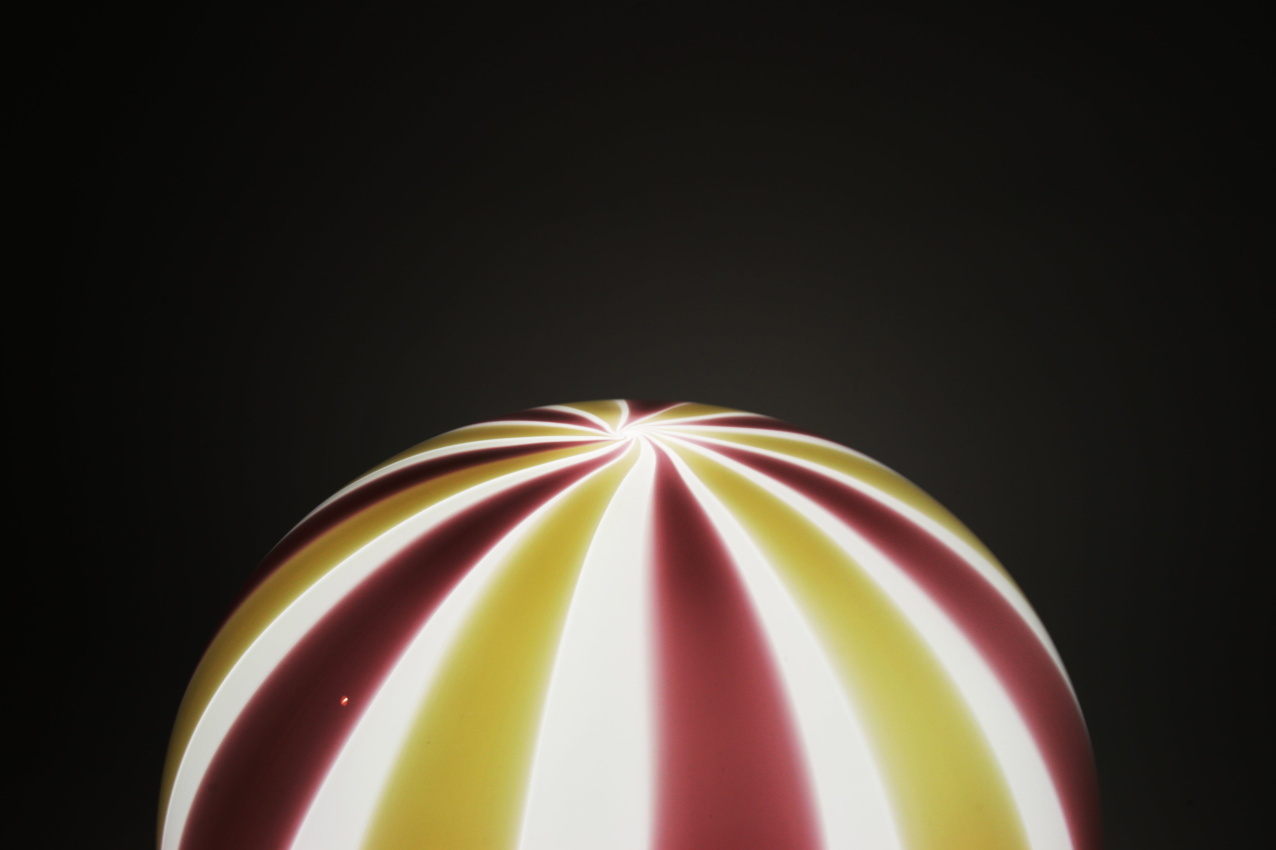 Lampada da tavolo ovale Candy in vetro di Murano lavanda D40