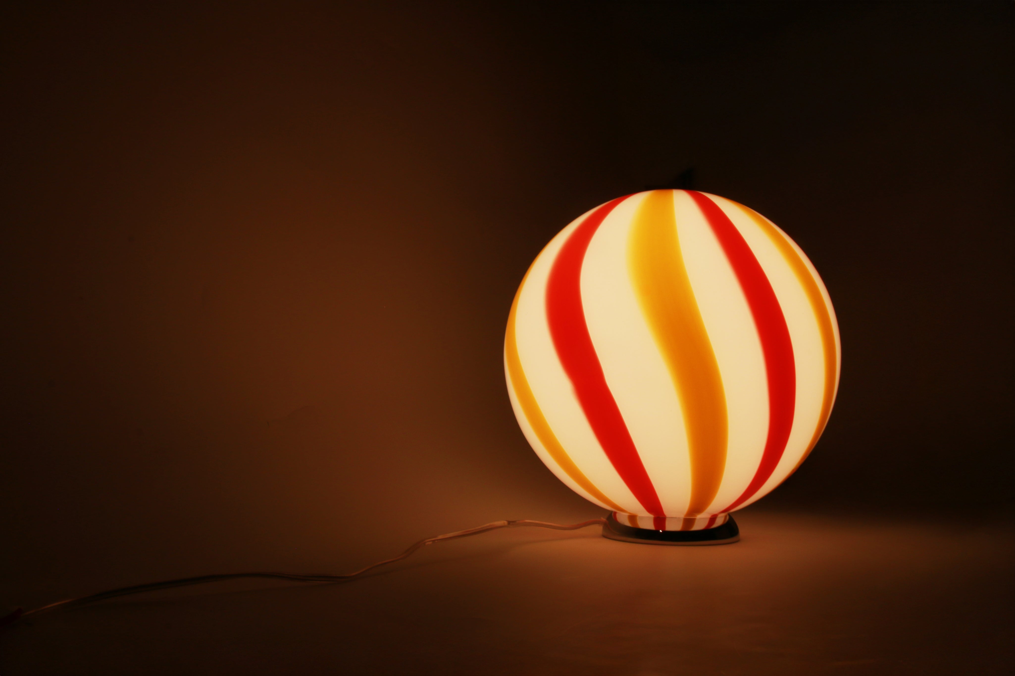 Candy Murano glass sphere table lamp "Una Festa!" red and yellow soft swirl D30