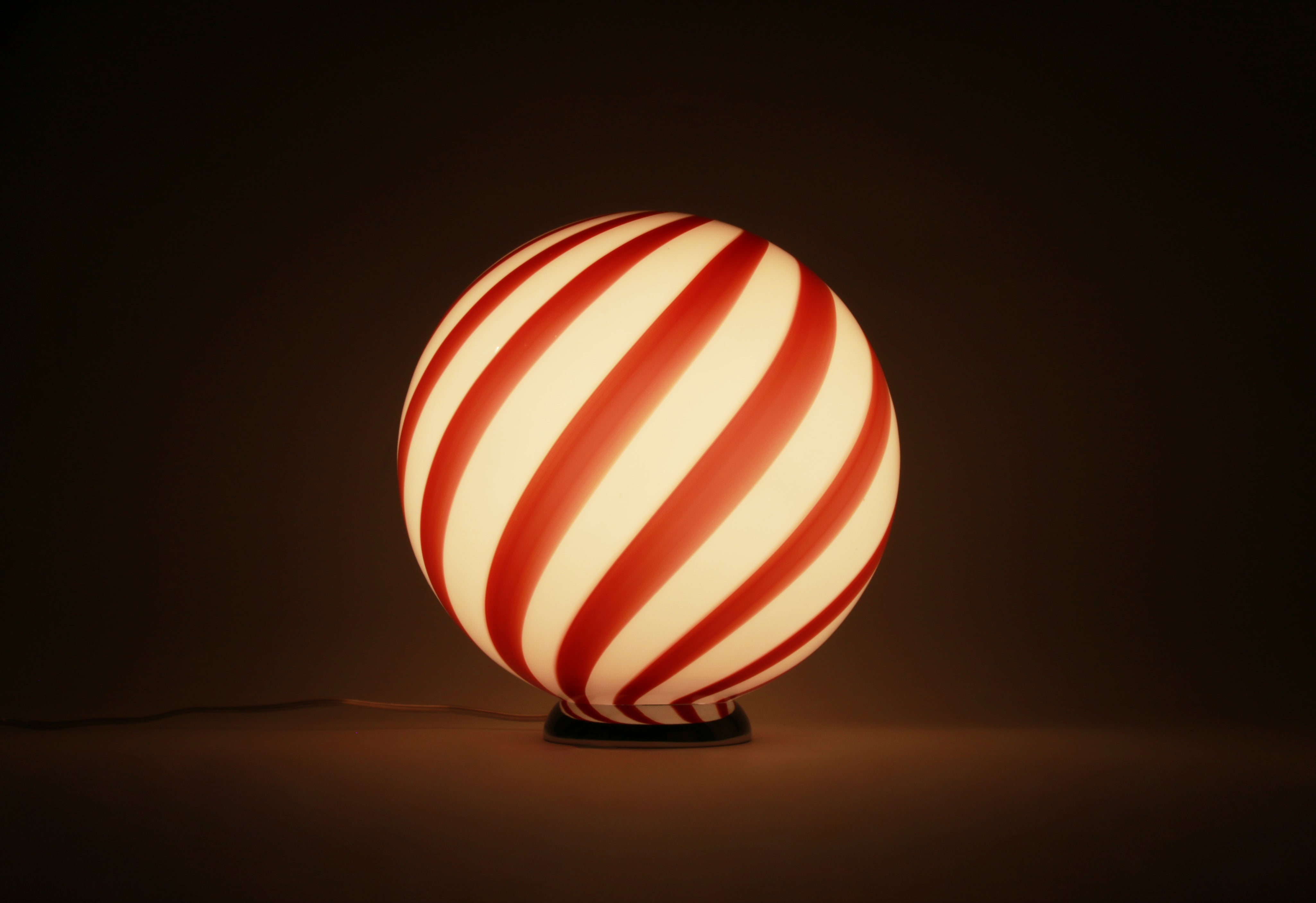 Candy Murano glass sphere table lamp wild cherry red swirl D30