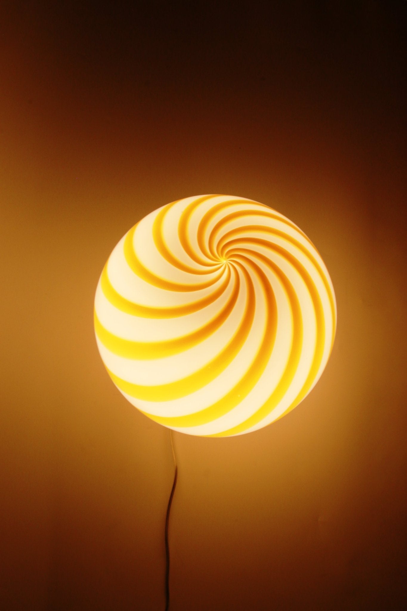 Candy Murano glass sphere table lamp white and yellow swirl D20