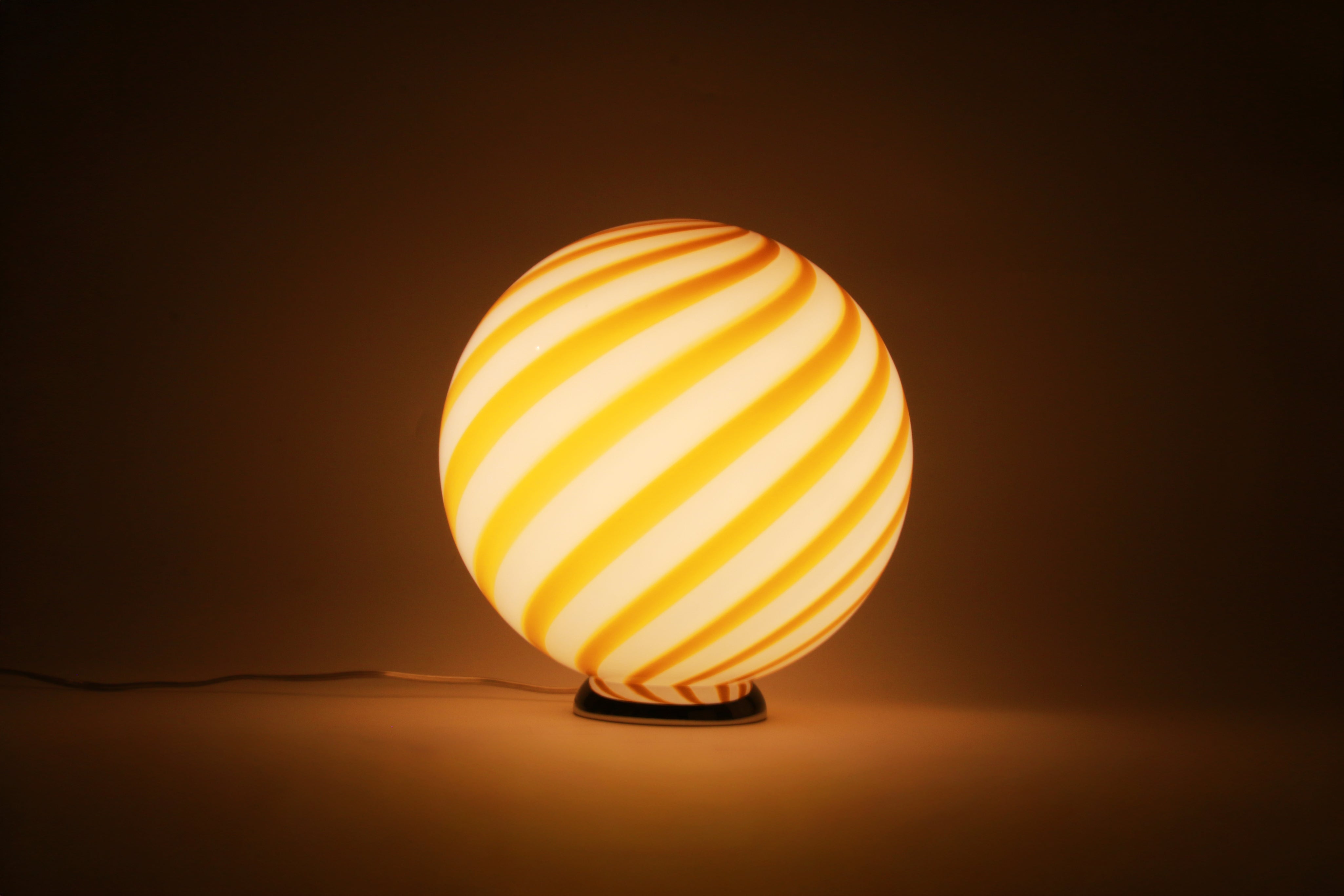 Candy Murano glass sphere table lamp white and yellow swirl D30