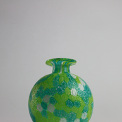 Laguna Fiorita – Vaso sferico in vetro di Murano con murrine floreali verdi