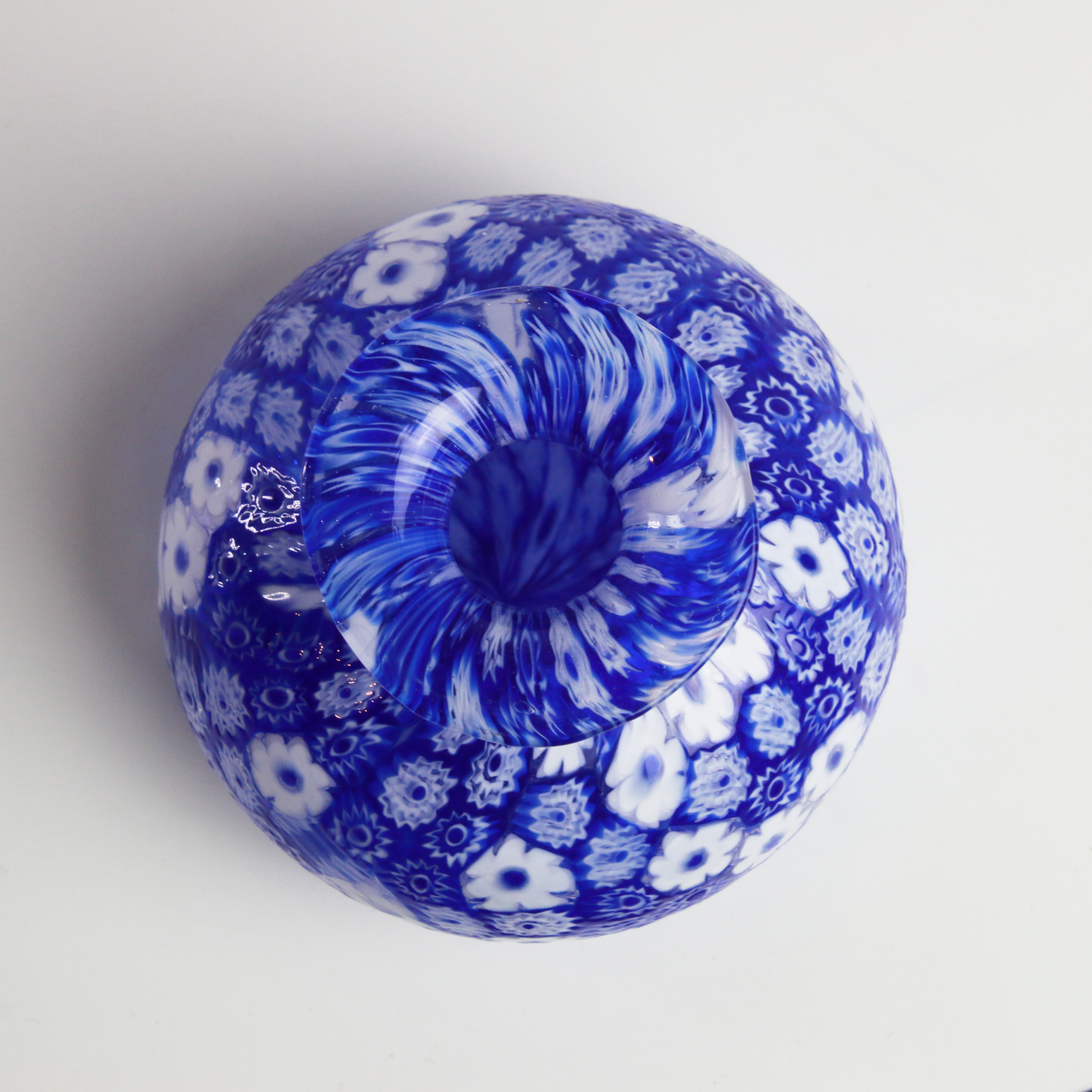 Laguna Fiorita – Vaso Cipolla in Vetro di Murano con Murrine Floreali Blu