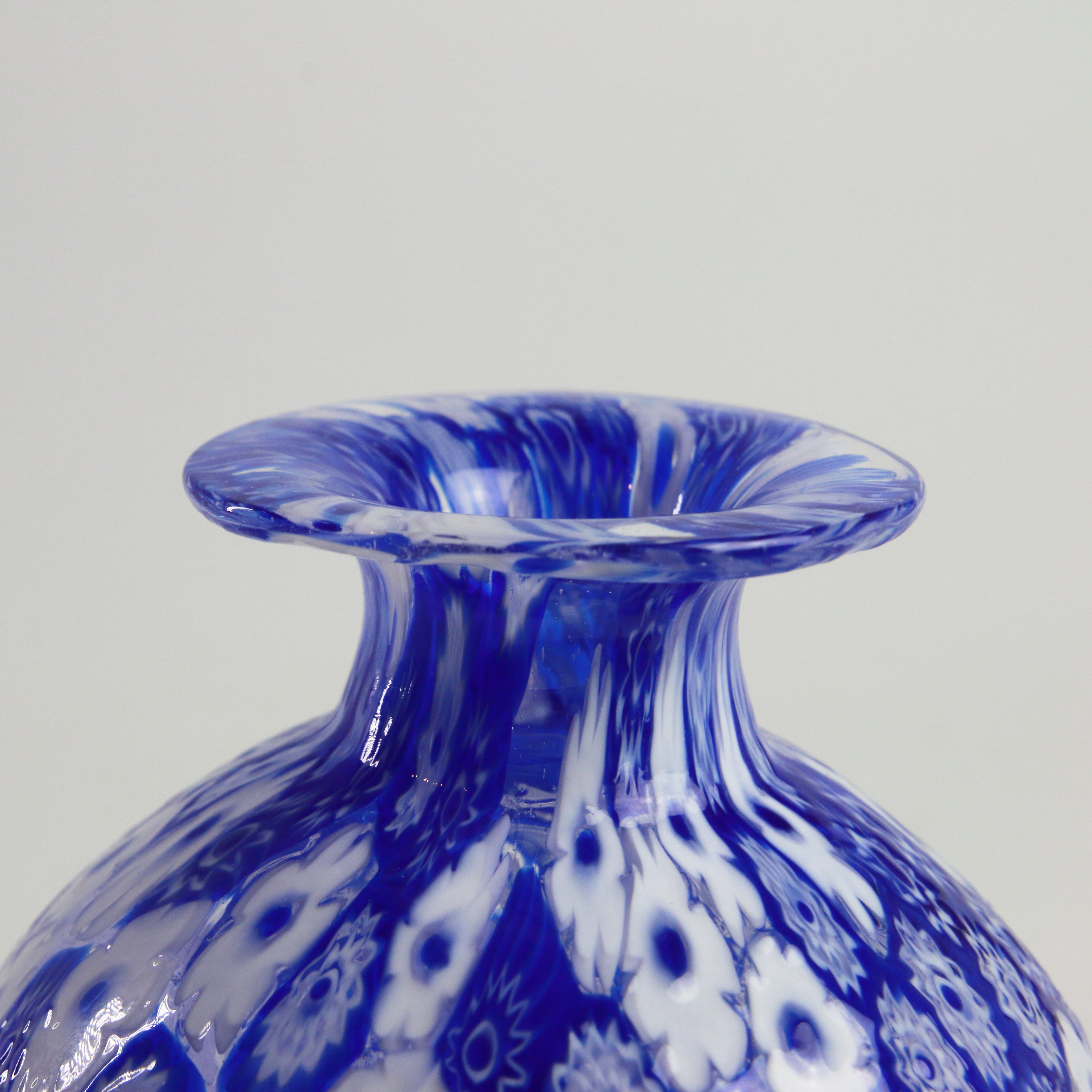 Laguna Fiorita – Vaso in vetro di Murano con Murrine Floreali Blu