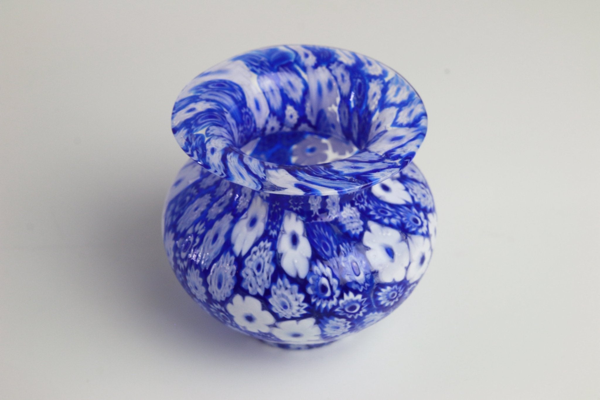 Laguna Fiorita – Murano Glass Amphora Vase with Blue Floral Murrine