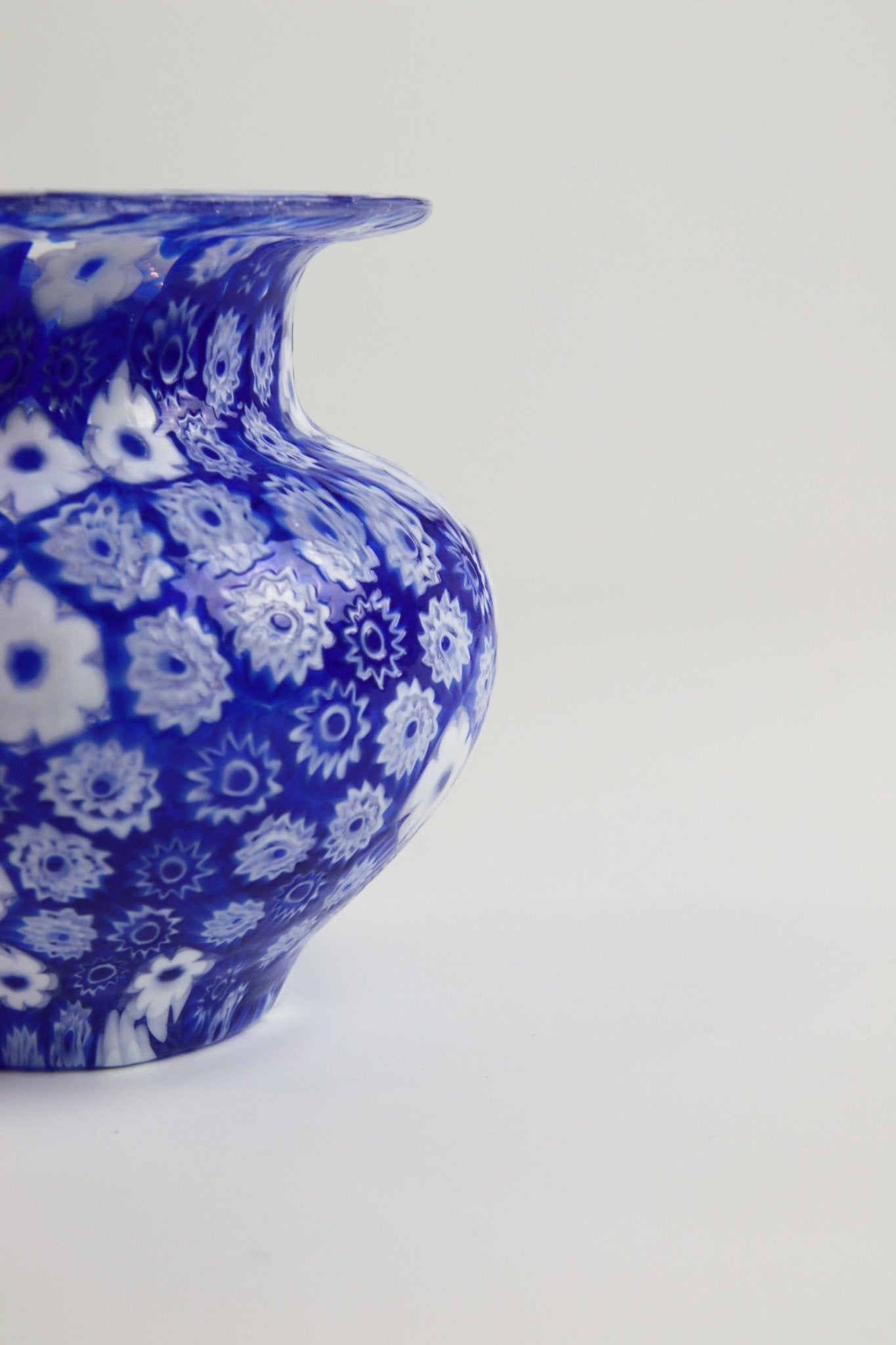 Laguna Fiorita – Murano Glass Amphora Vase with Blue Floral Murrine