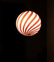 Lampada a sospensione Candy a sfera in vetro di Murano, rosso ciliegia a spirale D30