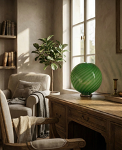 Lampada da tavolo Candy a sfera in vetro di Murano verde lime a spirale D30