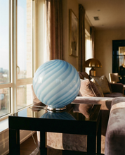 Lampada da tavolo Candy a sfera in vetro di Murano, azzurro chiaro vortice D30