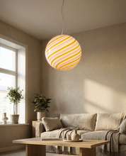 Lampada a sospensione Candy a sfera in vetro di Murano "Love & Senape" spirale rosa e gialla D40