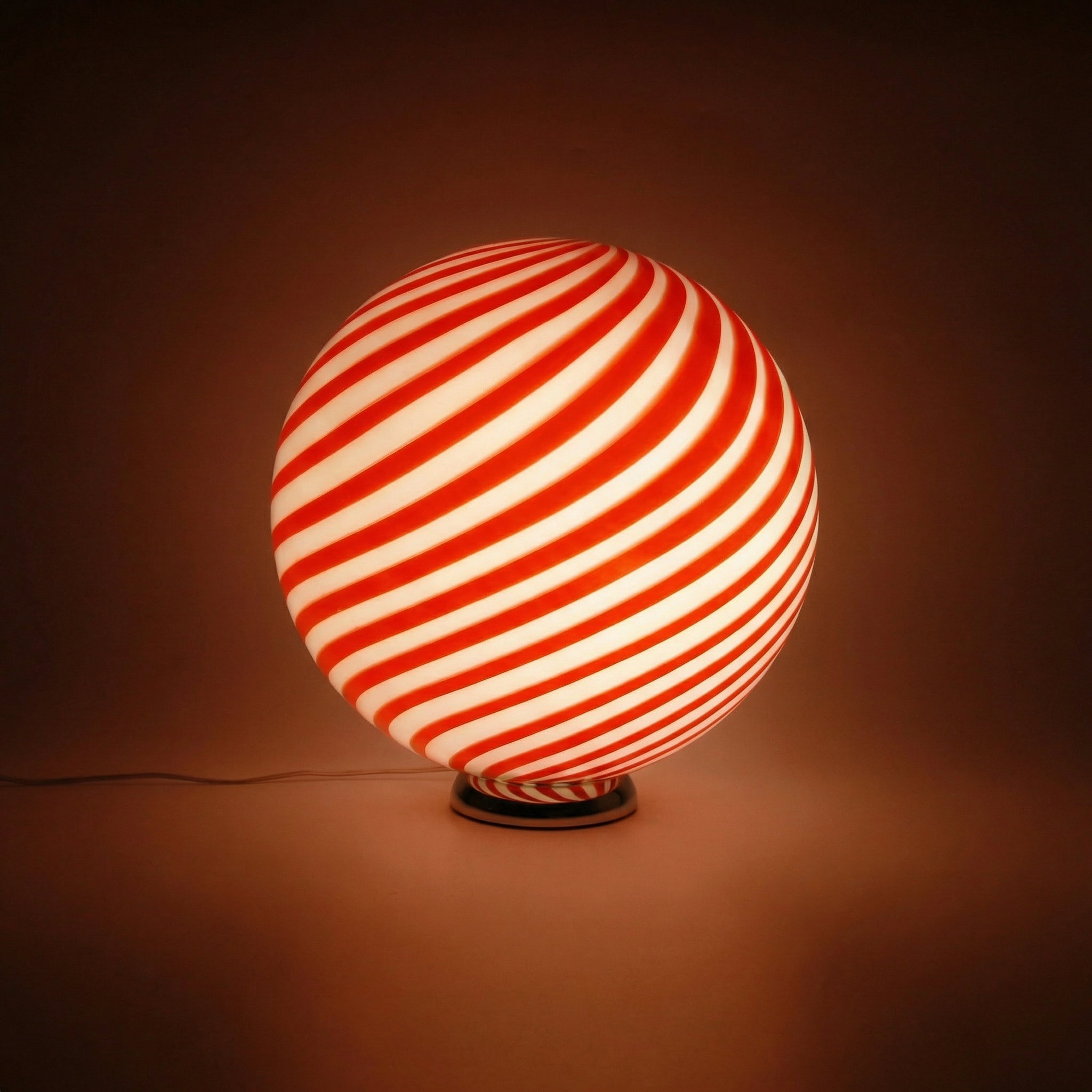 Lampada da tavolo Candy a sfera in vetro di Murano, spirale rossa e bianca D30