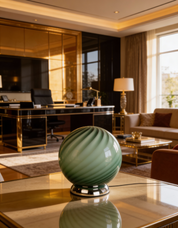 Lampada da tavolo Candy a sfera in vetro di Murano verde salvia a spirale D20