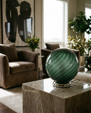 Lampada da tavolo Candy a sfera in vetro di Murano verde salvia a spirale D20