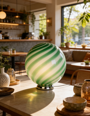 Lampada da tavolo Candy a sfera in vetro di Murano verde menta a spirale D30