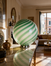 Lampada da tavolo Candy a sfera in vetro di Murano verde menta a spirale D30
