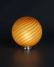 Lampada da tavolo Candy a sfera in vetro di Murano, effetto caramello e vortice D30