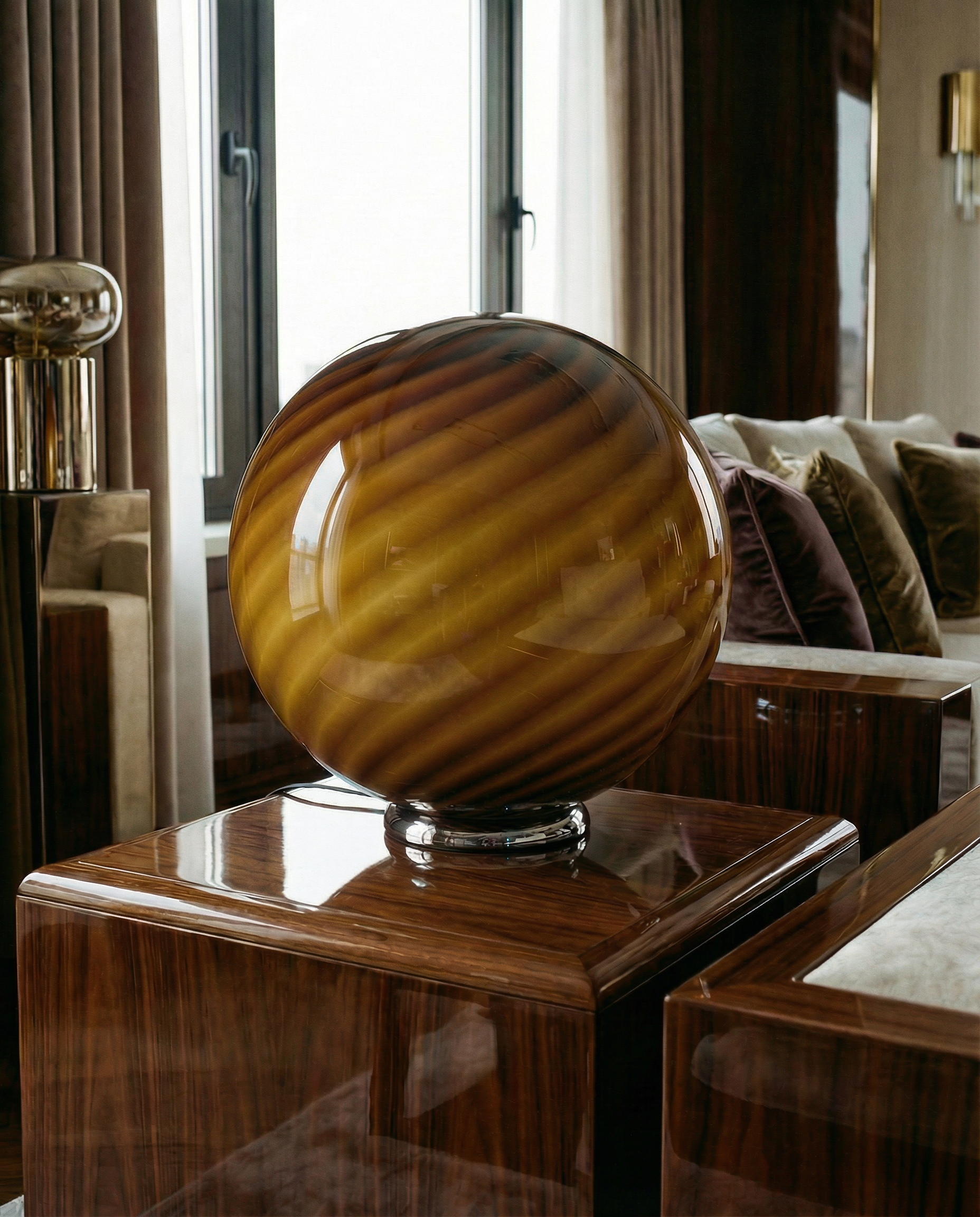 Lampada da tavolo Candy a sfera in vetro di Murano, effetto caramello e vortice D40