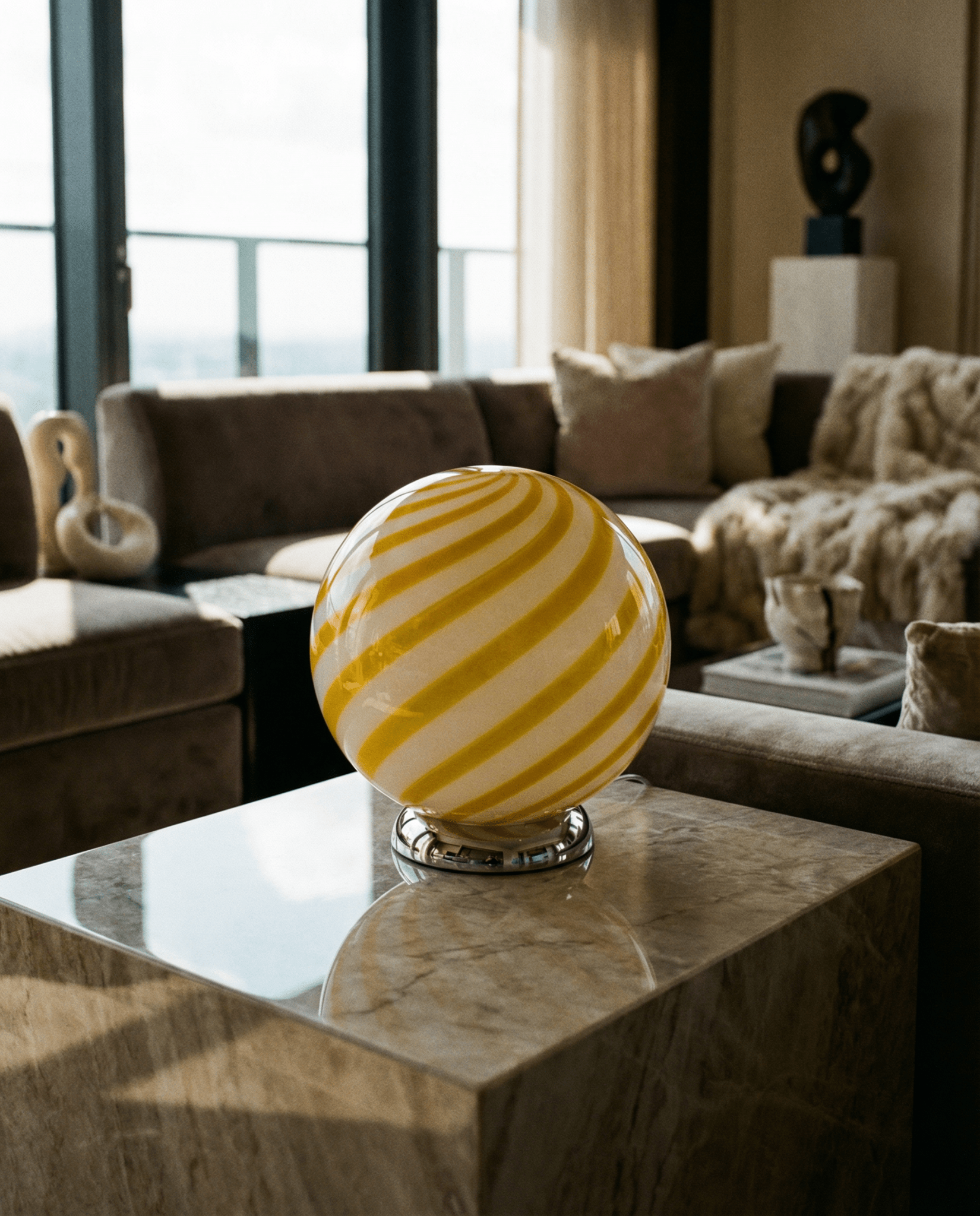 Candy Murano glass sphere table lamp white and yellow swirl D20
