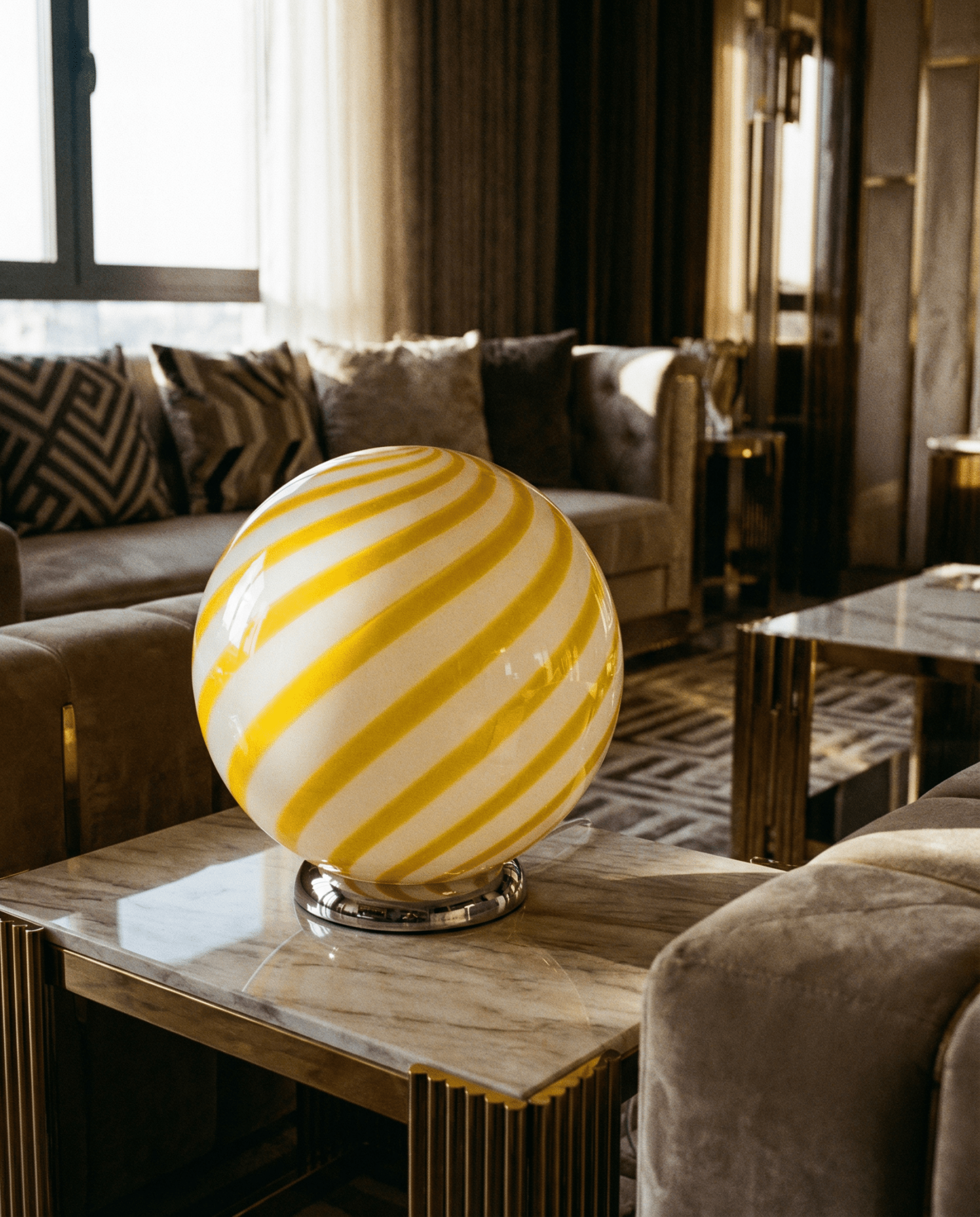Candy Murano glass sphere table lamp white and yellow swirl D20