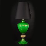 lampada da tavolo e vaso artistico in vetro soffiato di murano verde e foglia oro